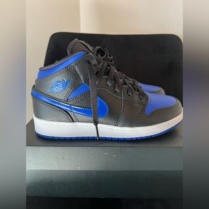 Air Jordan 1 MID (GS)- Grade School
